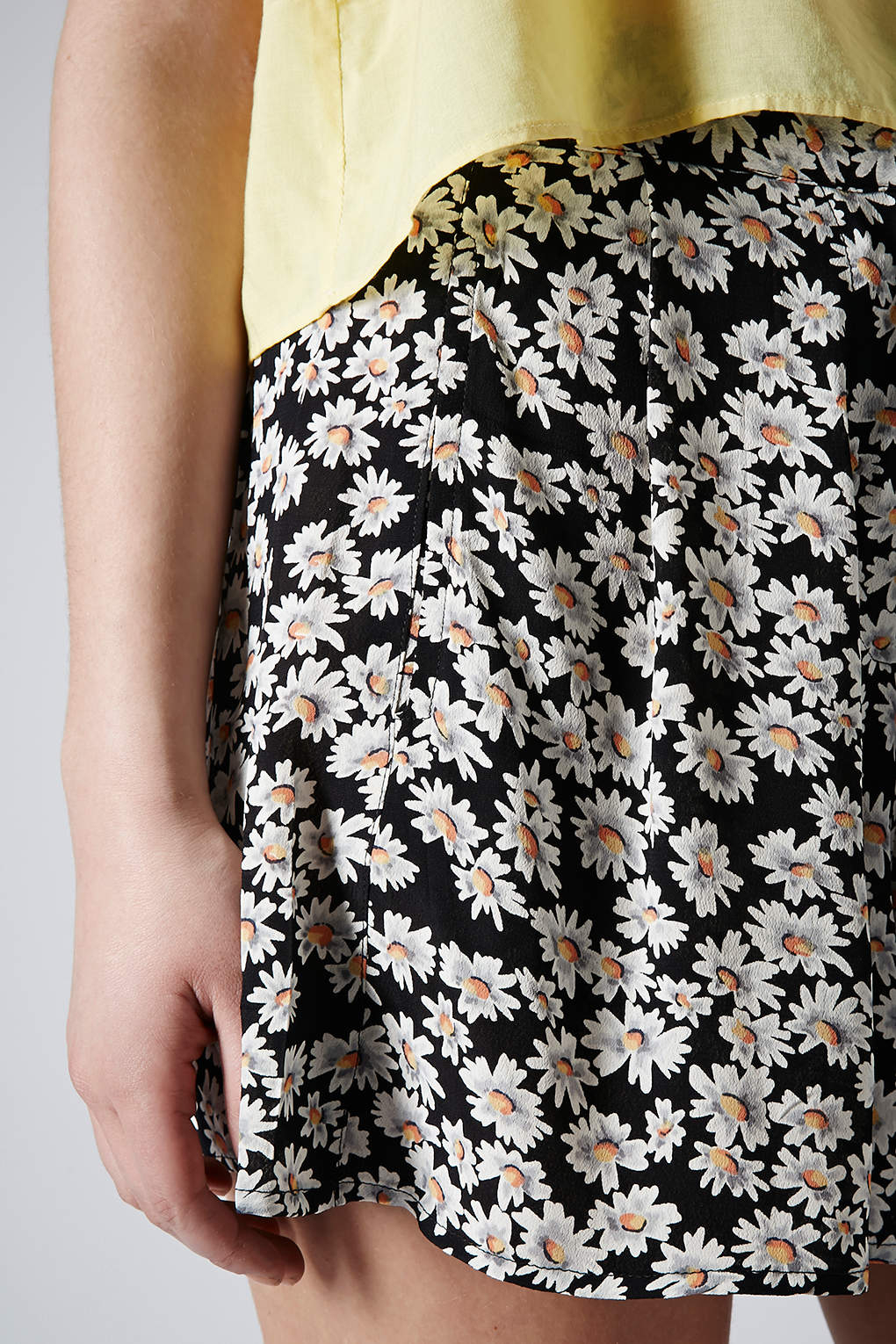 topshop daisy shorts