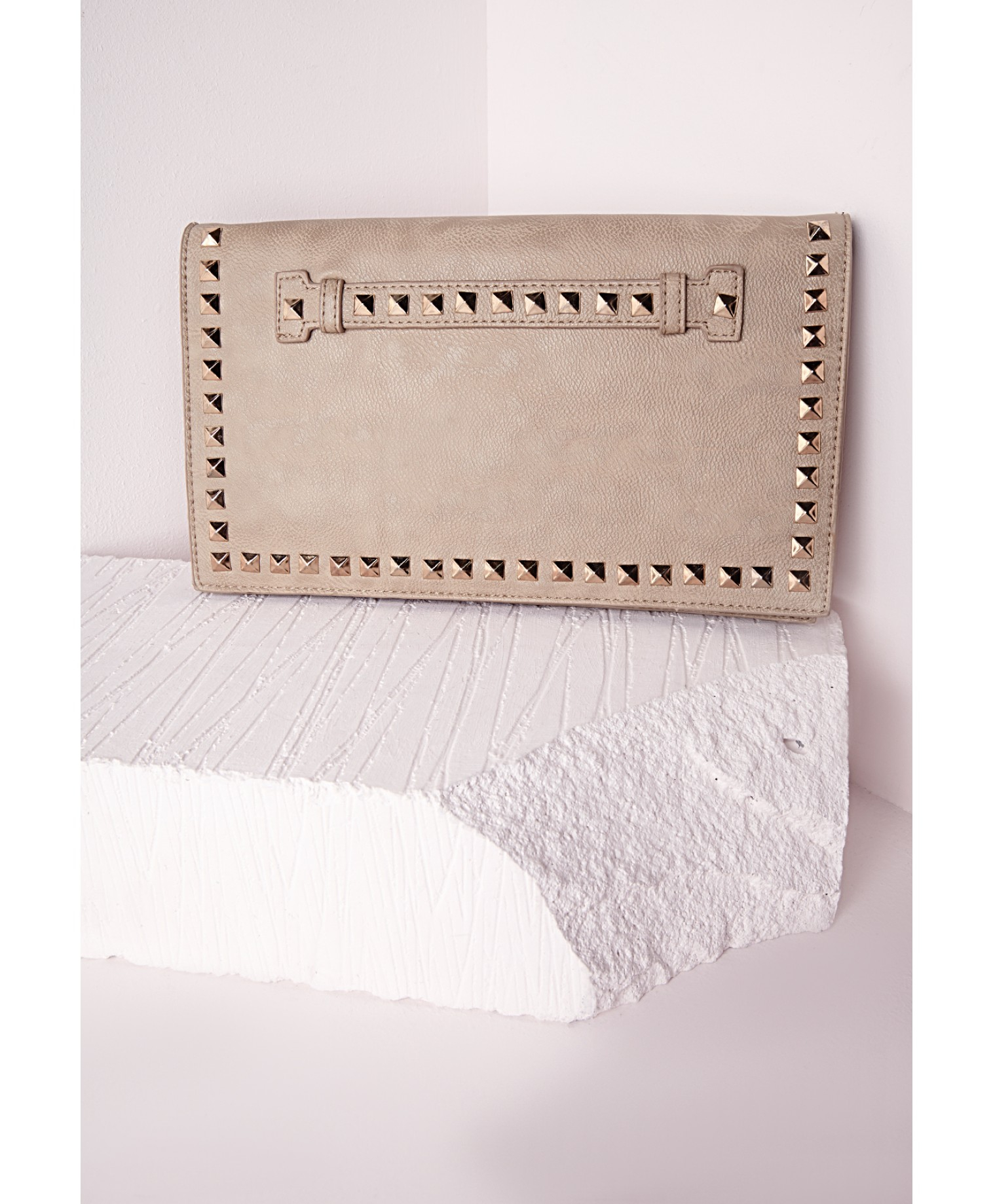 clutch with handle strap