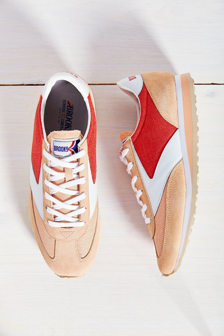 varsity vanguard shoe by brooks
