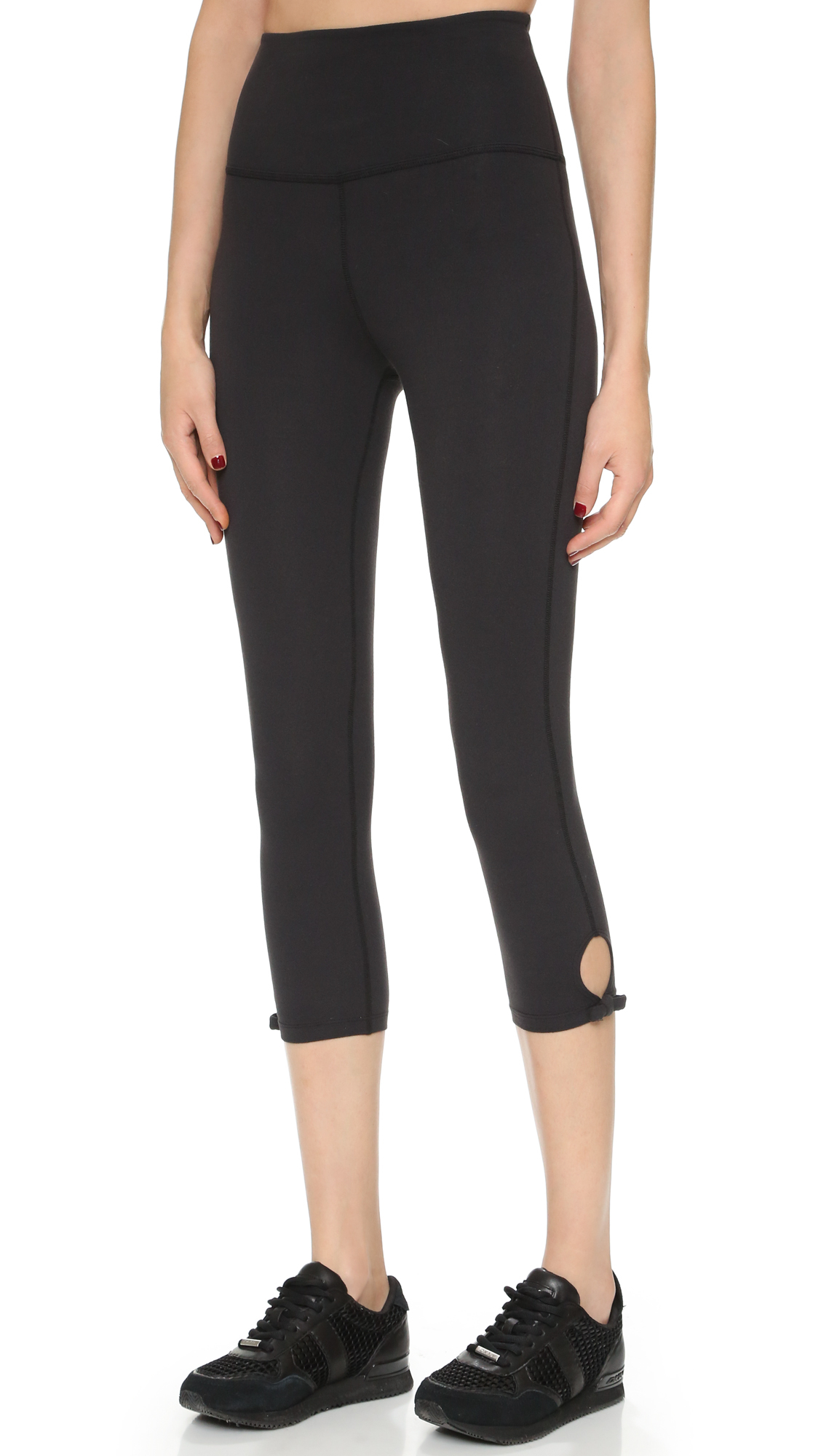Beyond Yoga Synthetic Kate Spade Bow Capri Leggings in Black Lyst