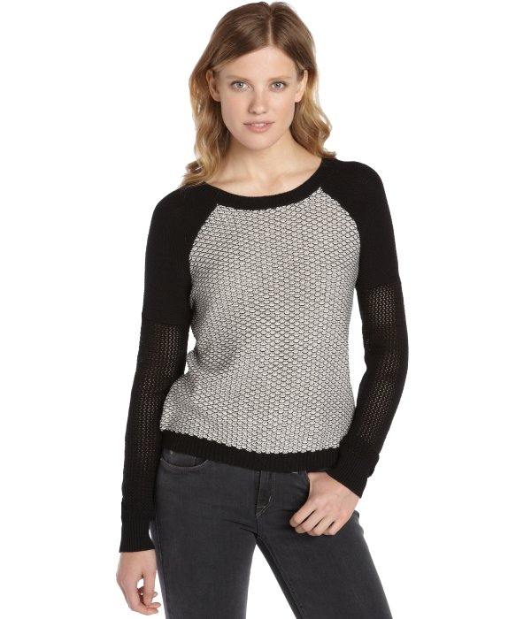 Black and white colorblock sweater Pair a tunic sweater with boyfriend jeans or harem pants for a casual daytime look or with your favorite shoes to dress it up. A cropped sweater is great to pair with high waisted jeans or skirts. The perfect sweater is waiting for you in the collection above.