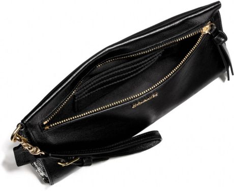 coach wristlets 23