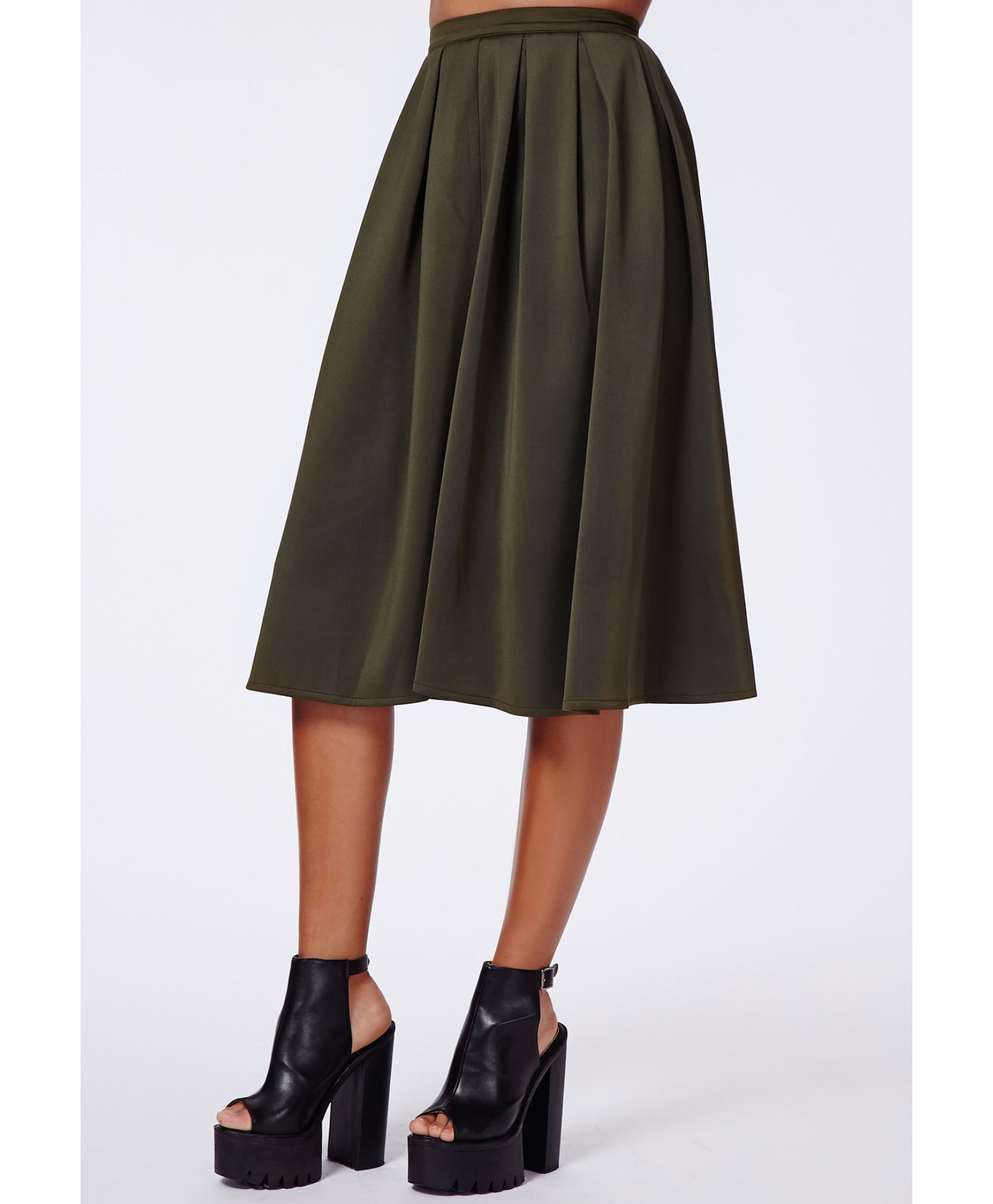 Missguided Auberta Pleated Midi Skirt Khaki in Khaki | Lyst