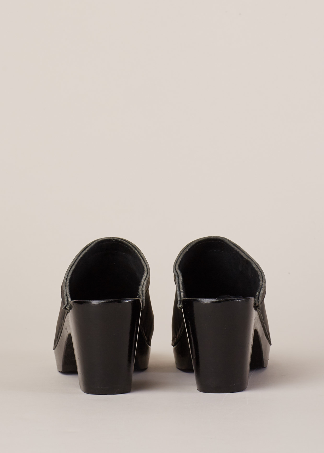 no 6 black clogs