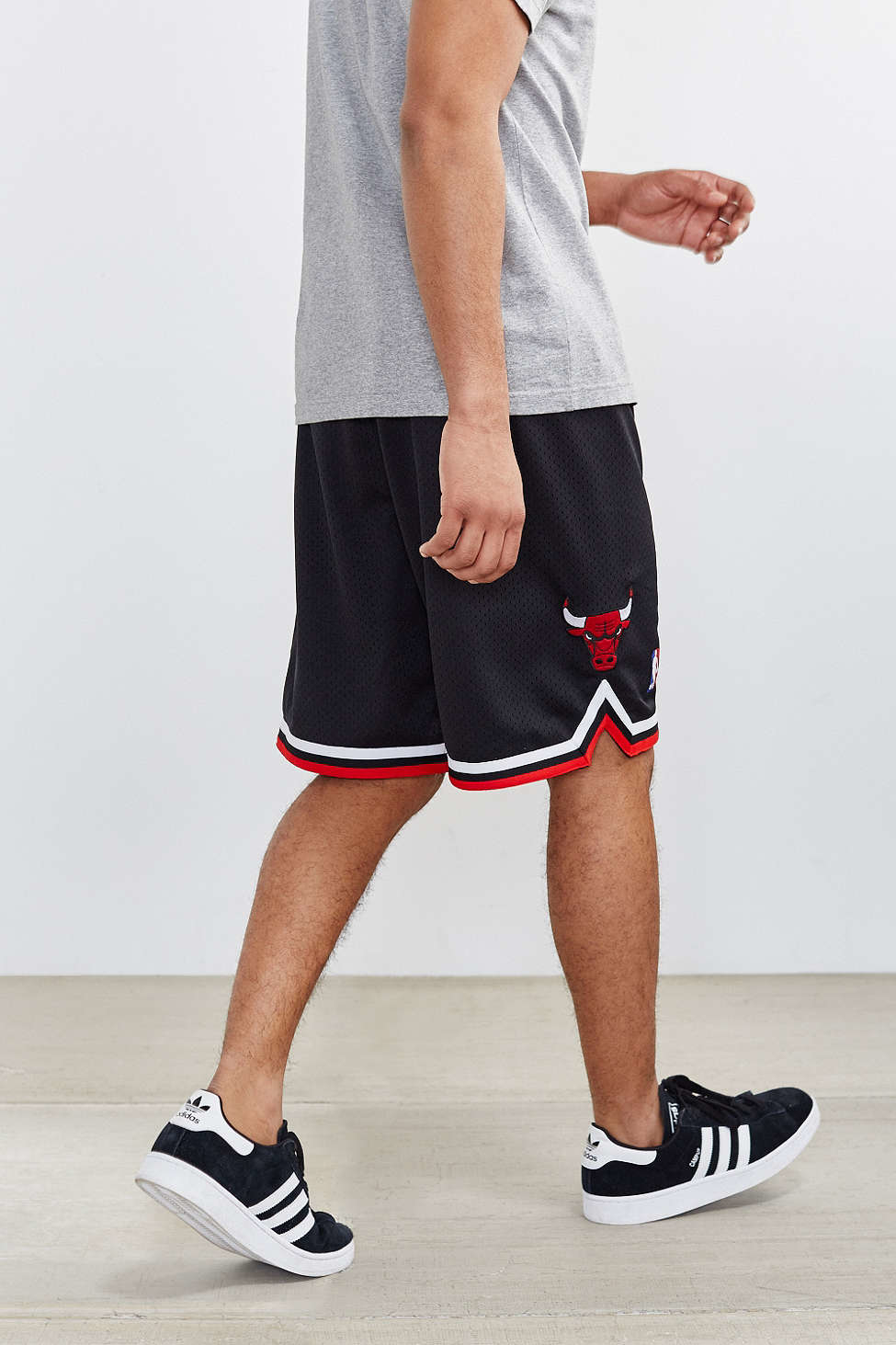 Mitchell & Ness Chicago Bulls Authentic Basketball Short in Black 
