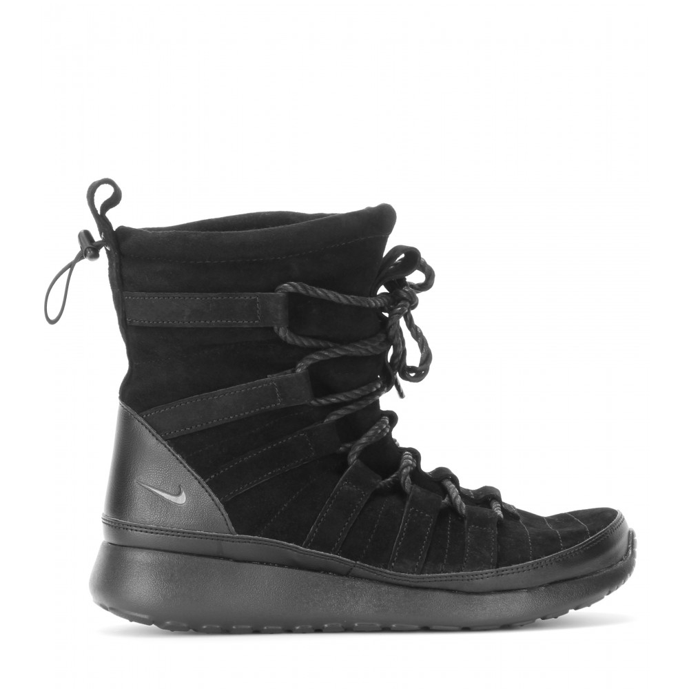 woestenij mogelijkheid repertoire Nike Roshe One Hi Suede Sneaker Boots in Black | Lyst