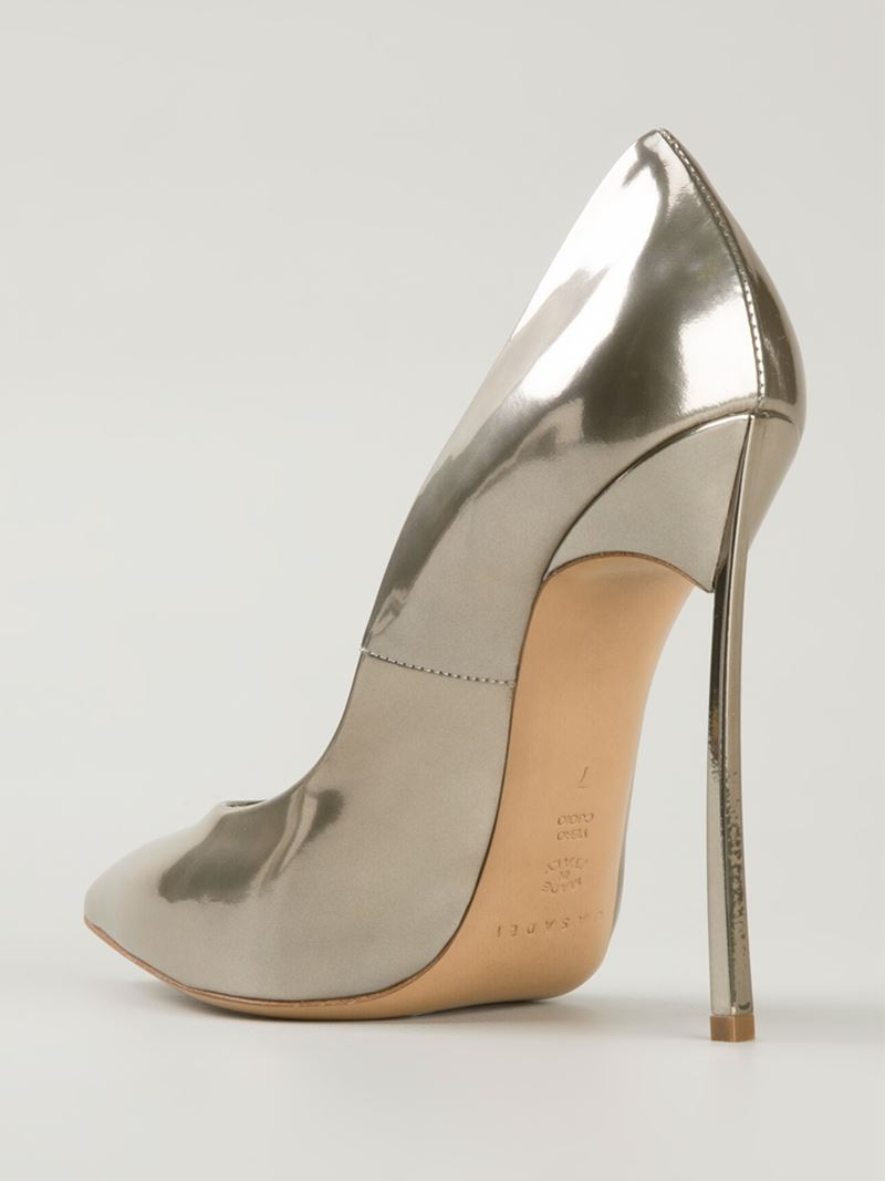 metallic pumps heels
