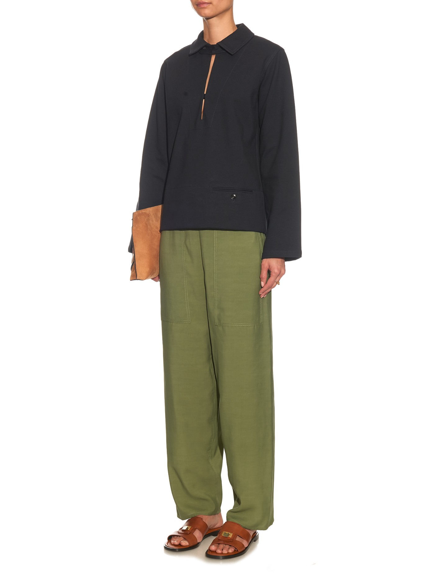 relaxed leg trousers