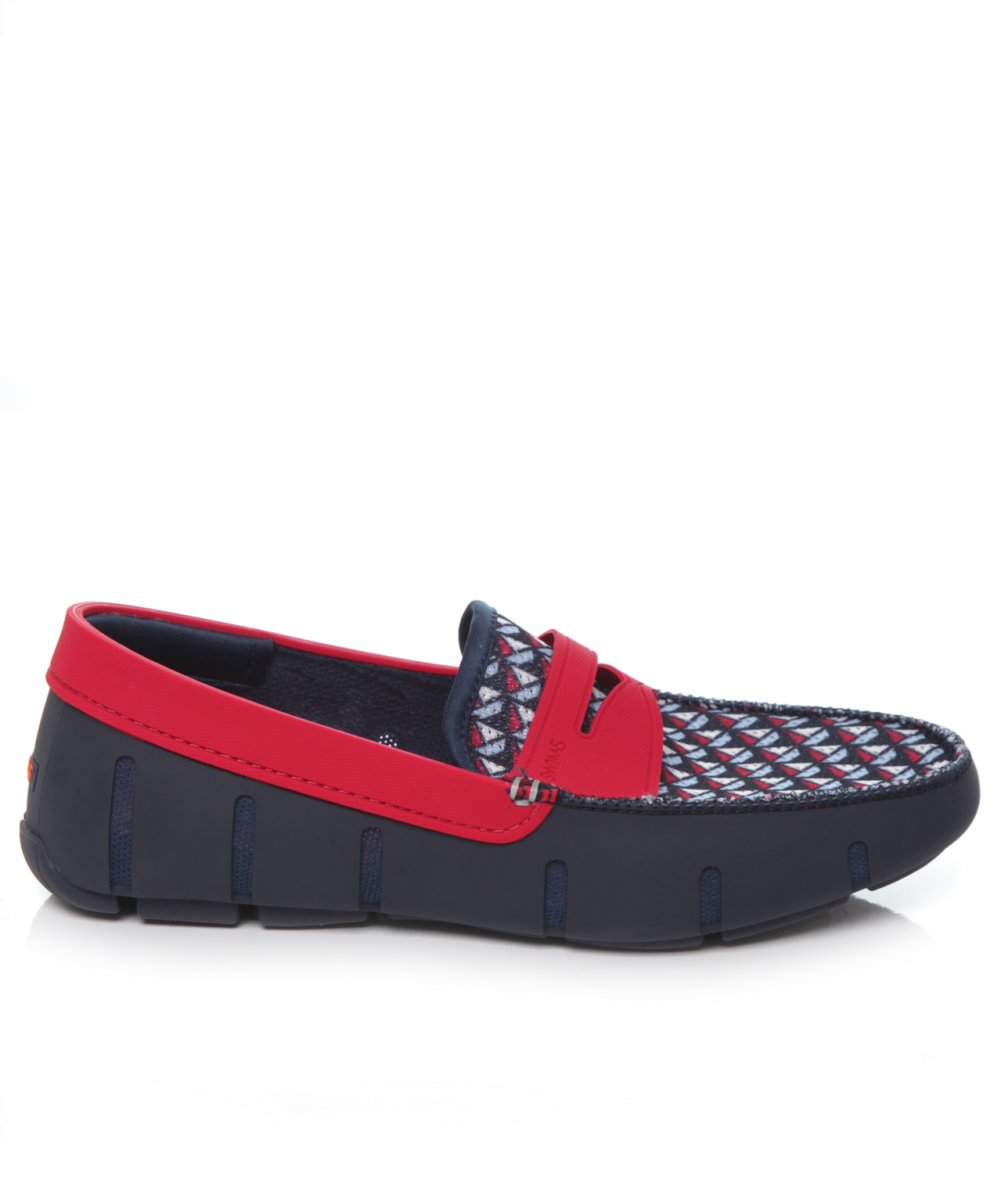 Slot shoes