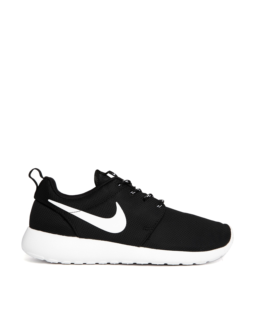 Nike Roshe Run Black Trainers in Black | Lyst