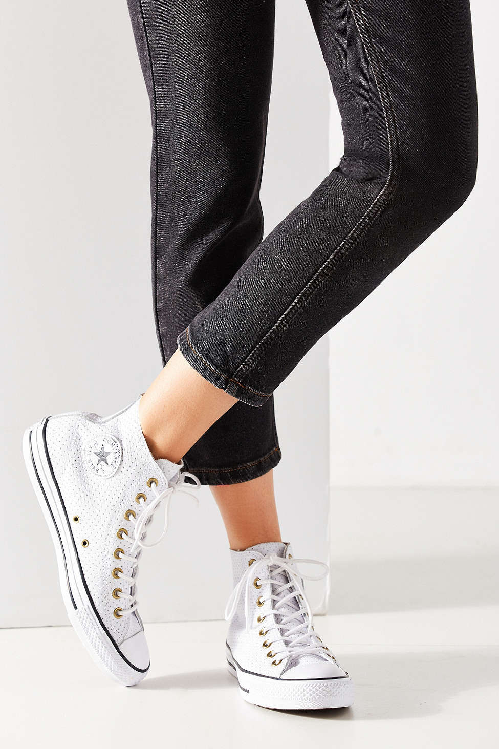 sarcoma cuidadosamente feo Converse Chuck Taylor Perforated Leather Sneaker in White | Lyst