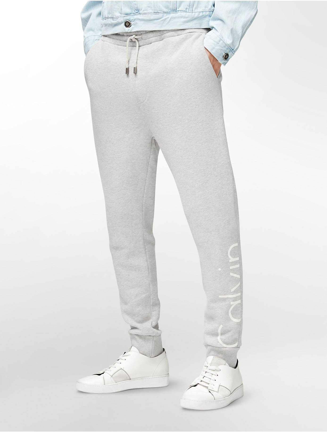 Calvin Klein Jeans Logo Jogger Sweatpants in Gray for Men - Lyst