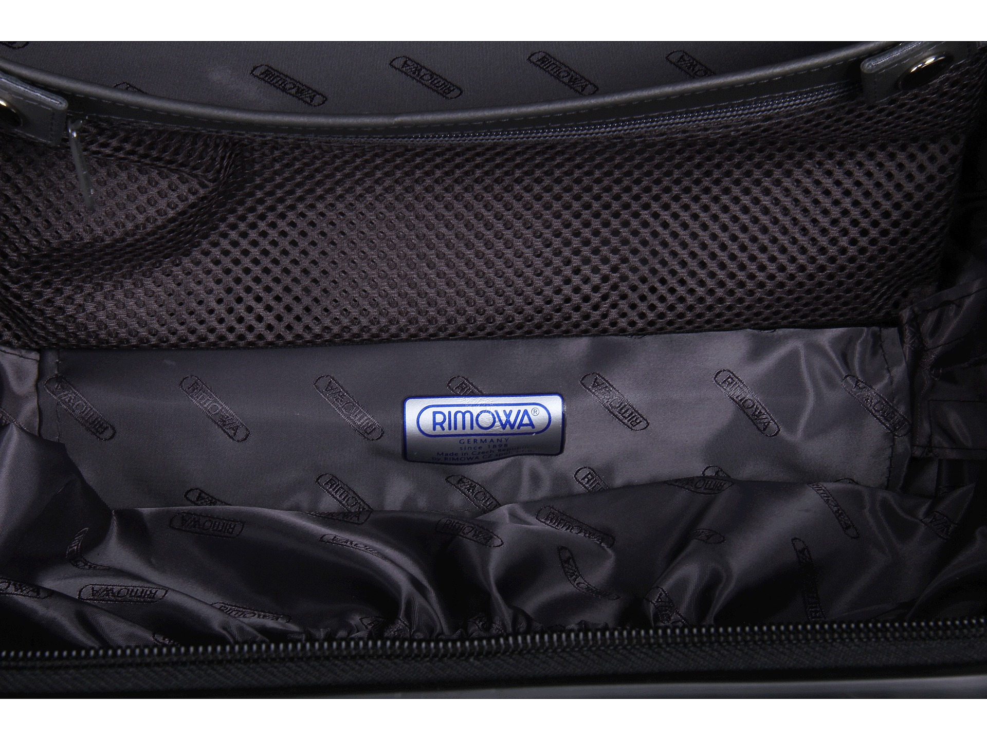 rimowa salsa deluxe beauty case
