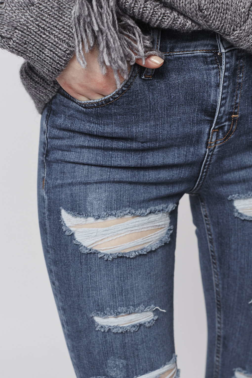 topshop mid blue super ripped jamie jeans