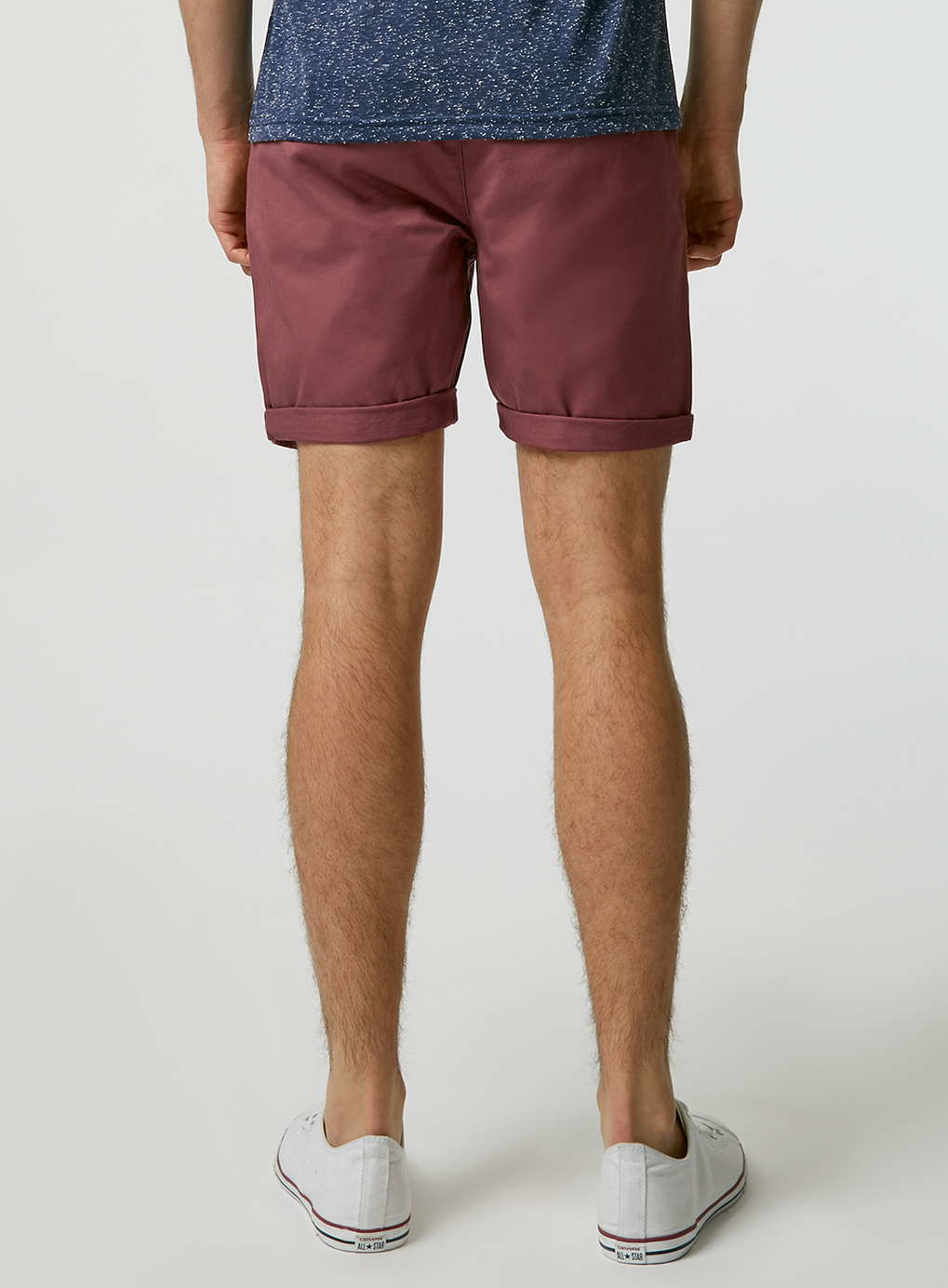 Traveler Pants The Crimson red Chino Shorts is a must-see from our latest Men’s collection and is available to buy online at GANT USA.