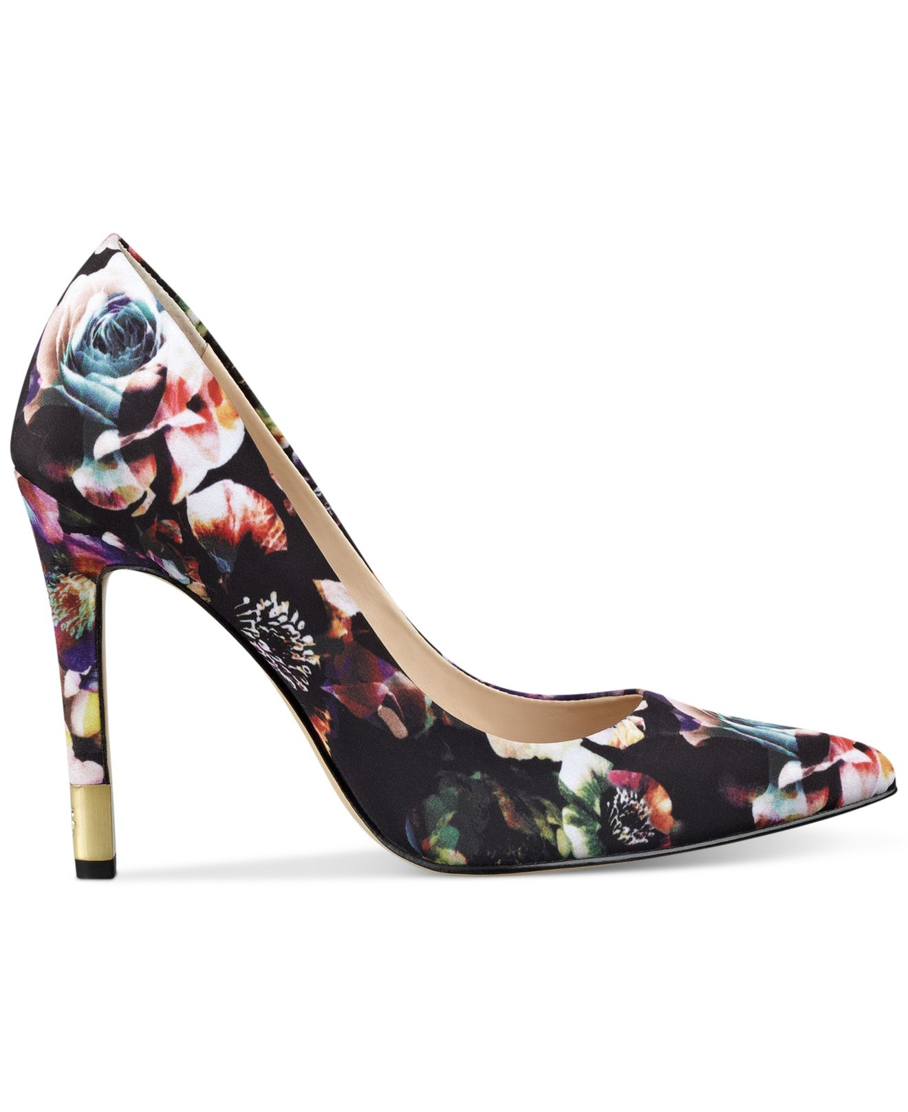 Guess Babbitta Pointed-toe Floral-print Pumps in Black | Lyst