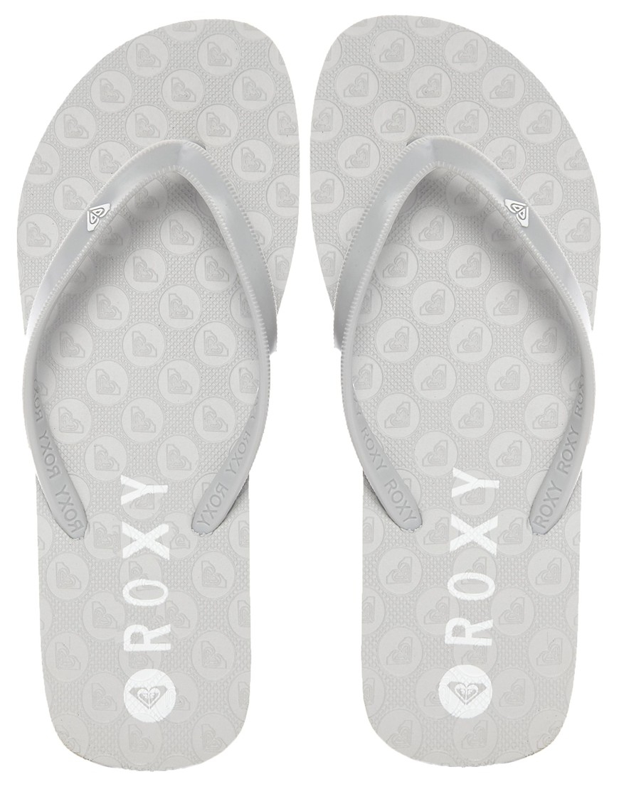 Roxy Bamy Silver Flip Flops in Steel (Gray) - Lyst