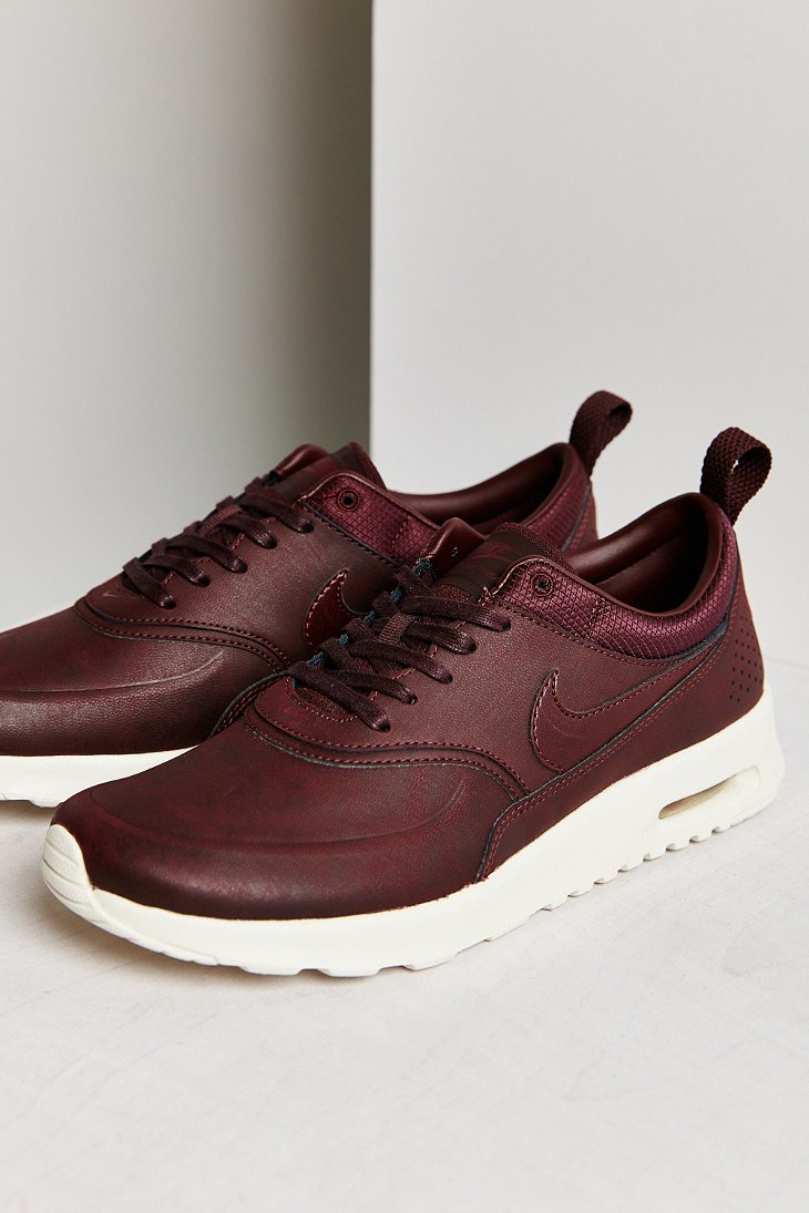 thea platform sneaker