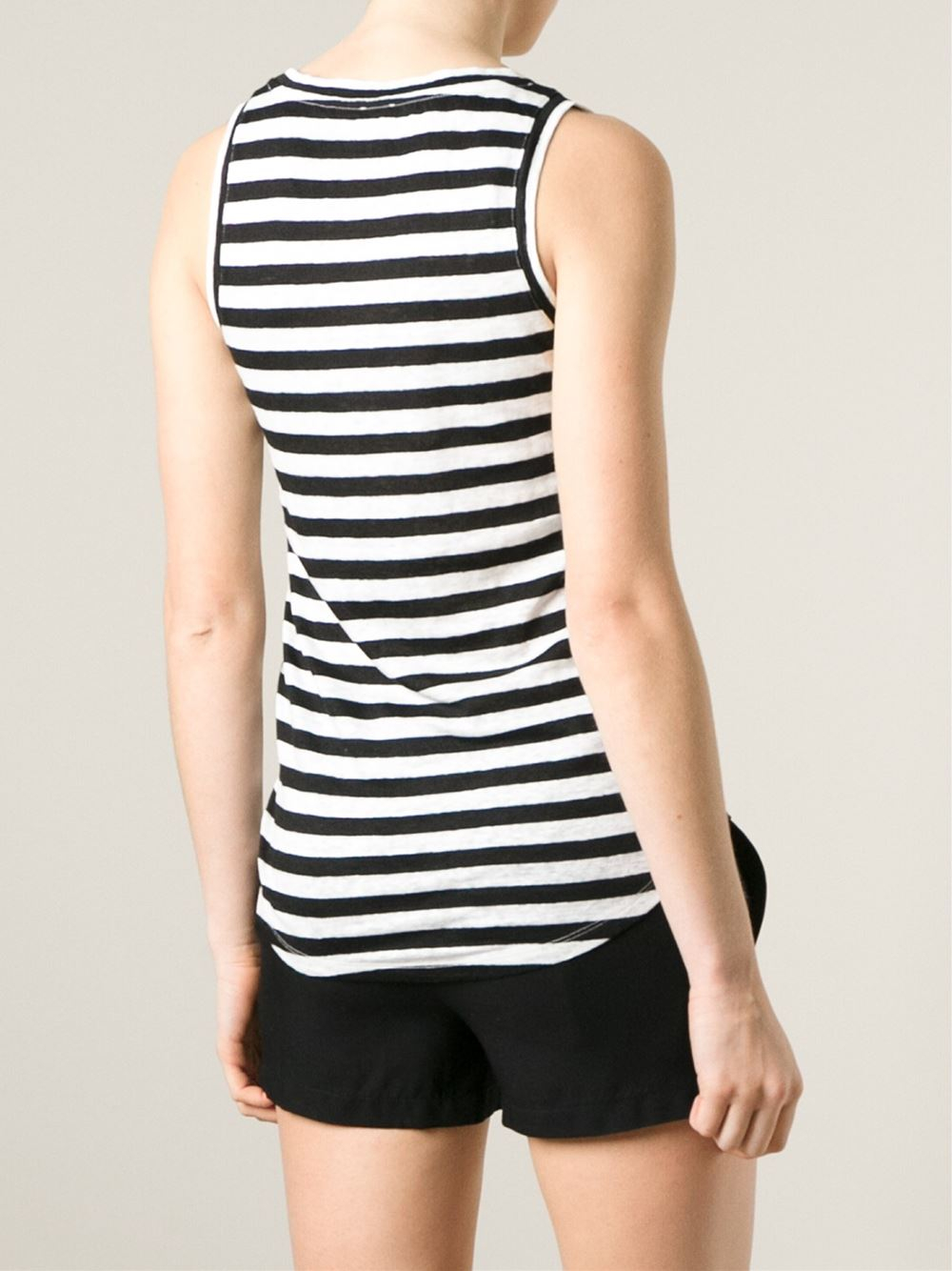 Striped tank top We recommend an olive green tank top, a sky blue tank top, or a camel brown tank shirt. Tie-dye tank tops are also uhh-mazing summer tank tops! But if you want a versatile pattern, try a striped tank top!