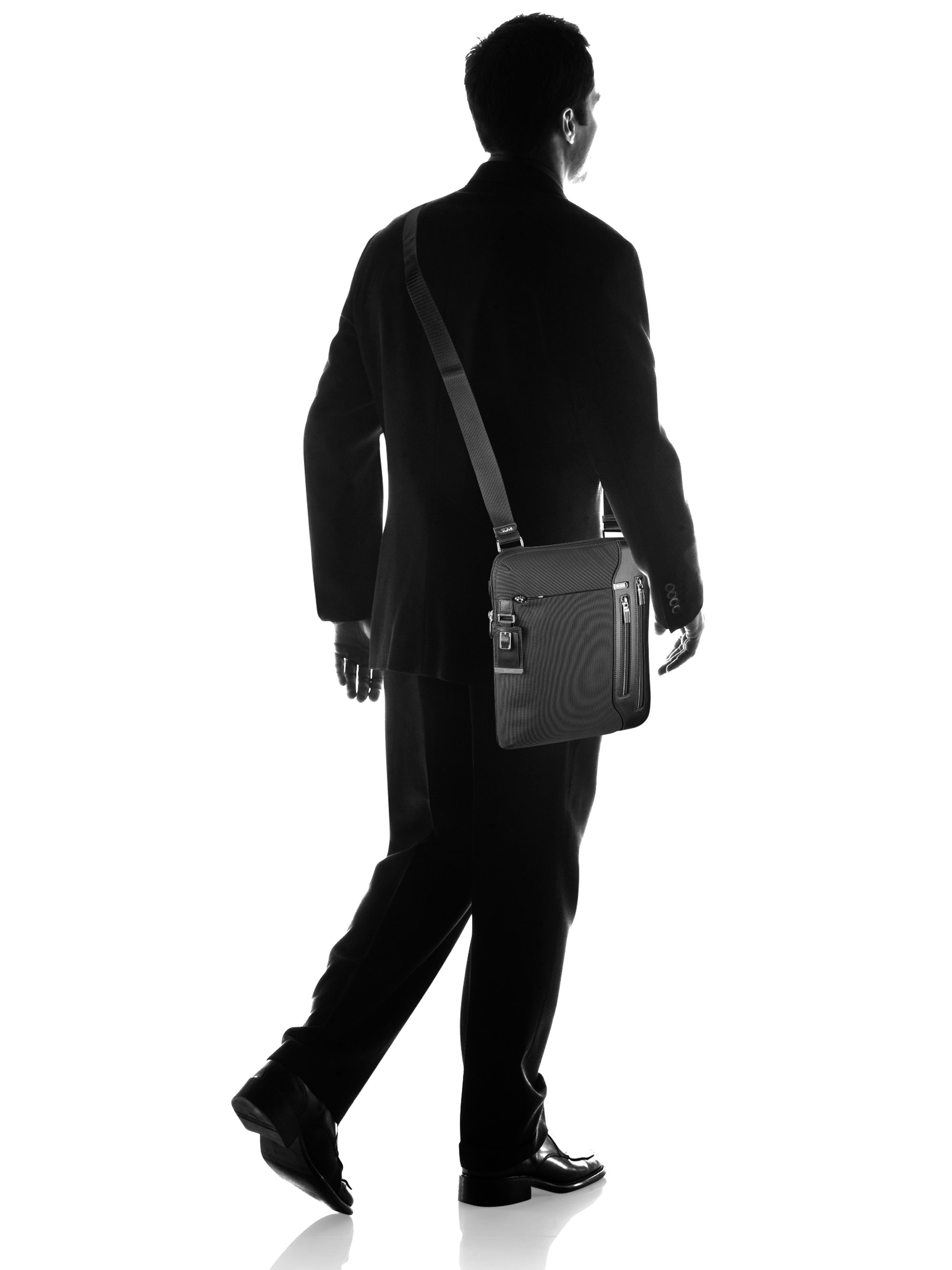 tumi arrive owen crossbody
