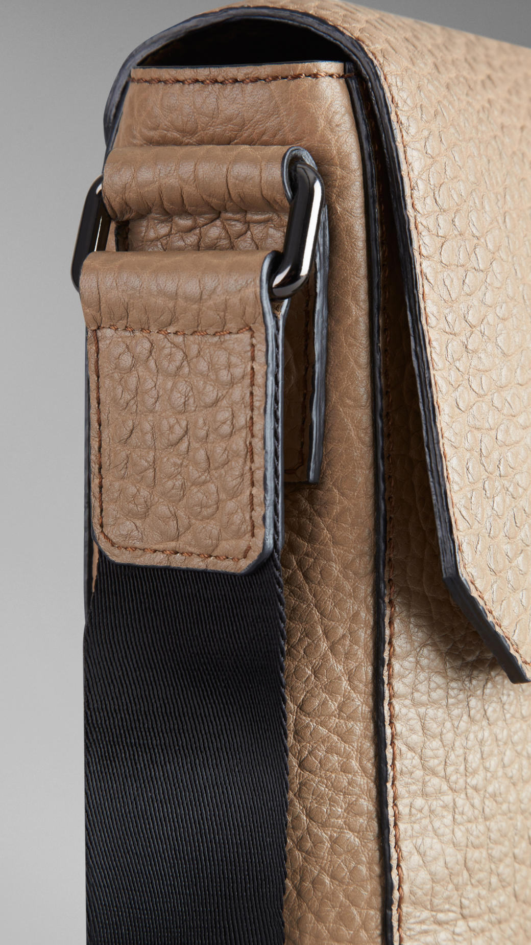 Burberry Signature Grain Leather Crossbody Bag in Natural for Men Lyst