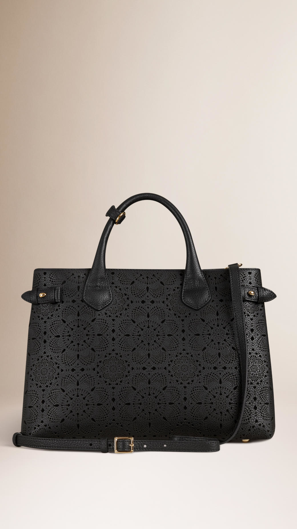 Burberry The Medium Banner In Lace Leather – Online Exclusive in Black |  Lyst