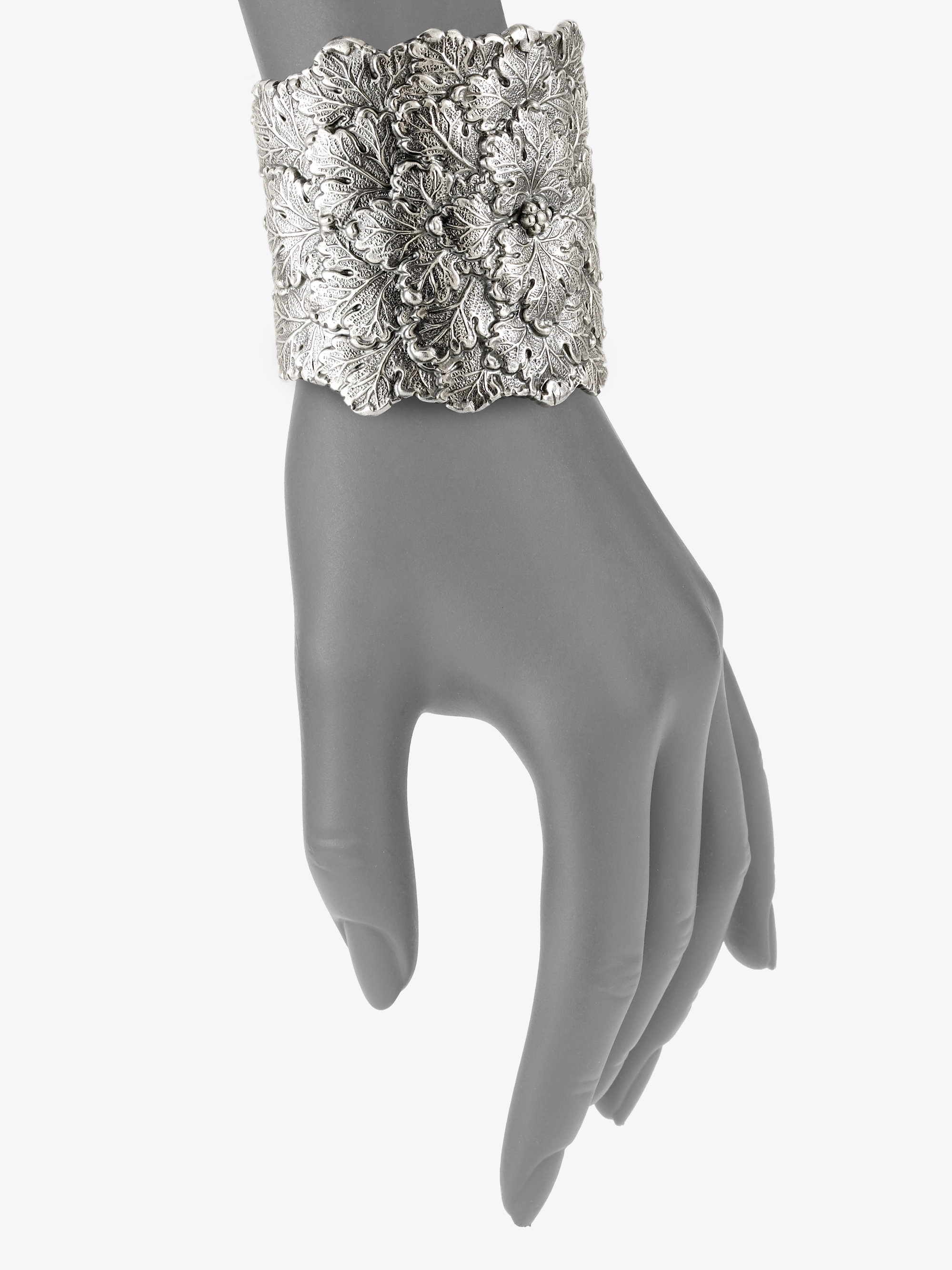 Buccellati Sterling Silver Vine Leaf Cuff Bracelet in Metallic Lyst