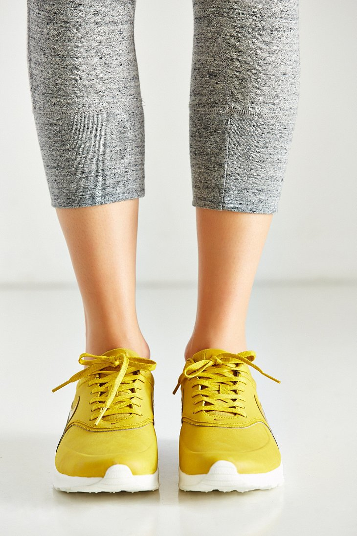 Excursie Afhankelijk Boekhouding Nike Air Max Thea Premium Sneaker in Yellow | Lyst