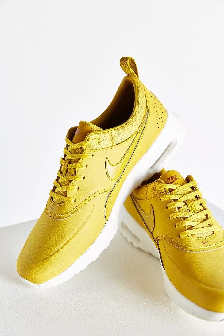 Excursie Afhankelijk Boekhouding Nike Air Max Thea Premium Sneaker in Yellow | Lyst