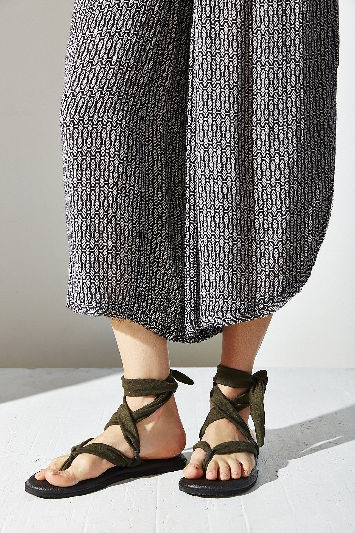 sanuk tie up sandals