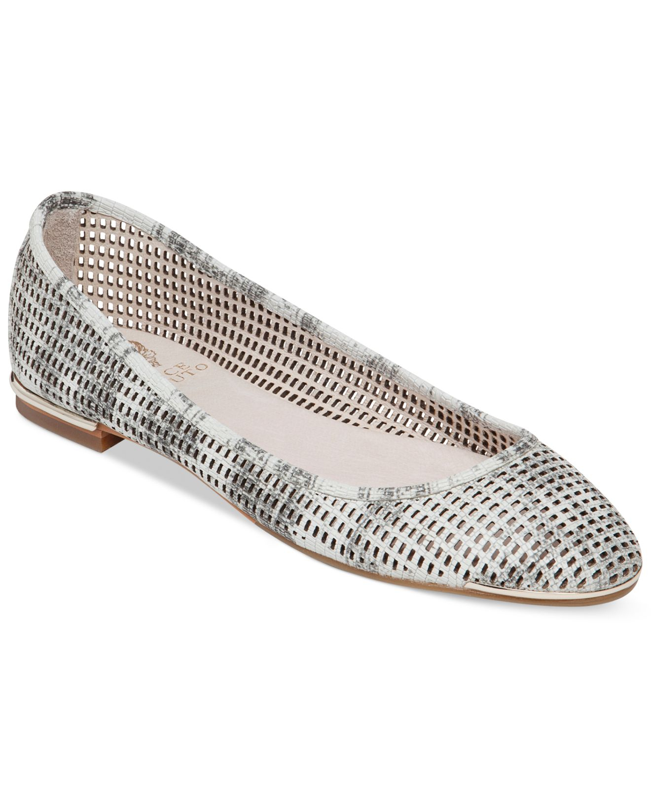 Vince Camuto Caya Flats in Stone (Gray) - Lyst