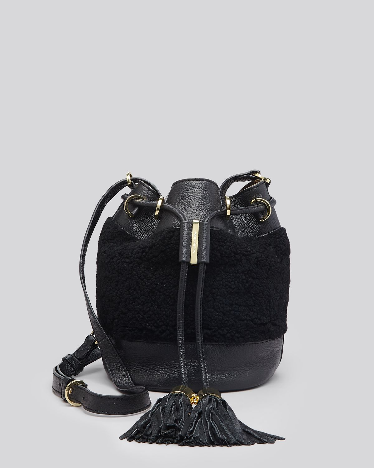 See By ChloÃ© Shoulder Bag - Vicki Small Shearling Bucket in Black - Lyst