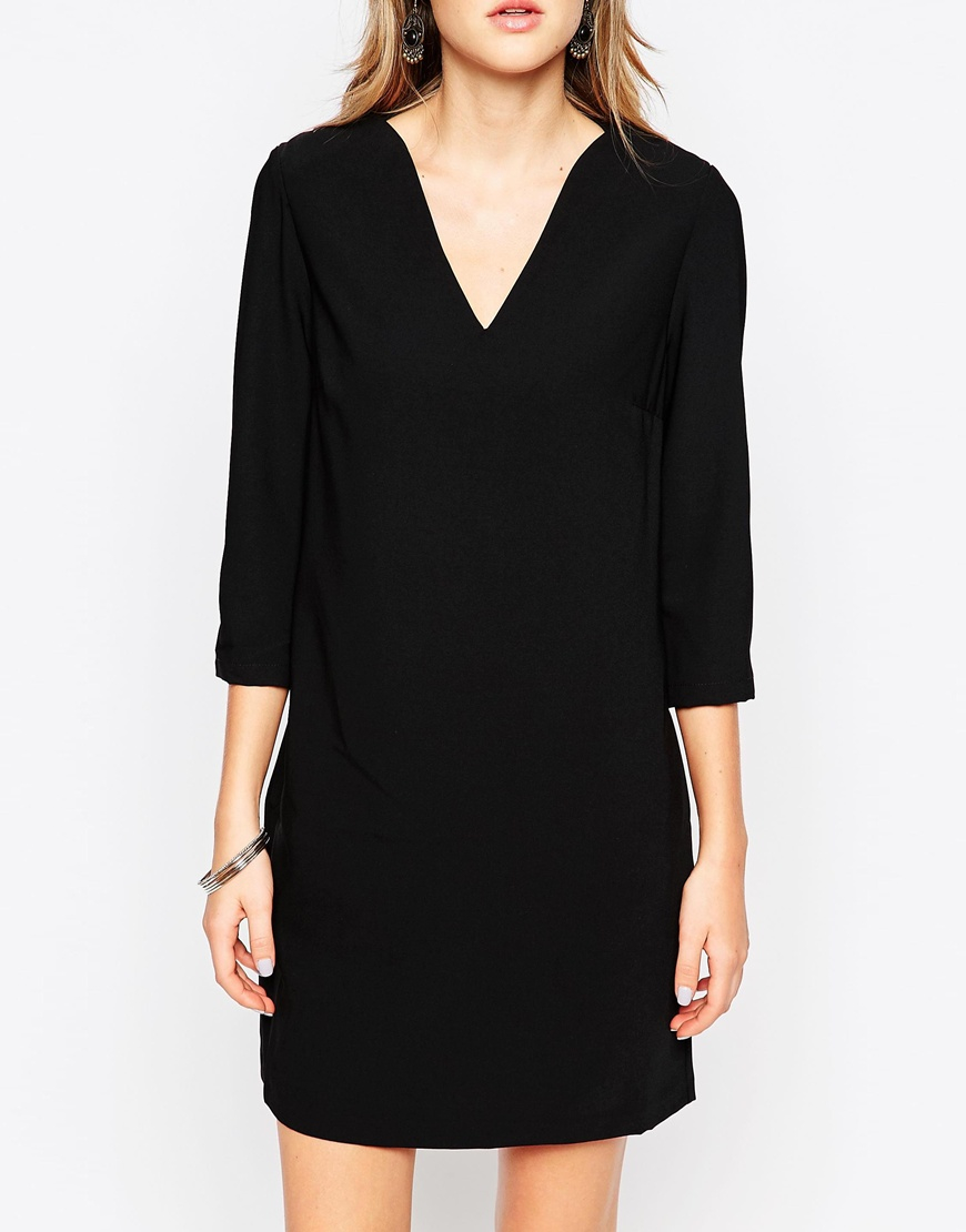black v neck shift dress