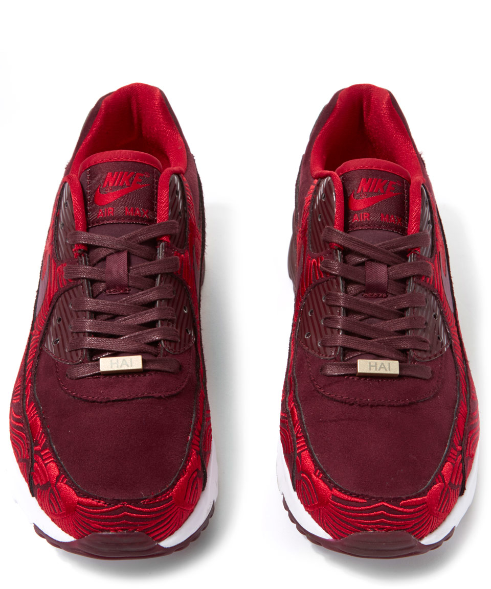 burgundy nike slippers
