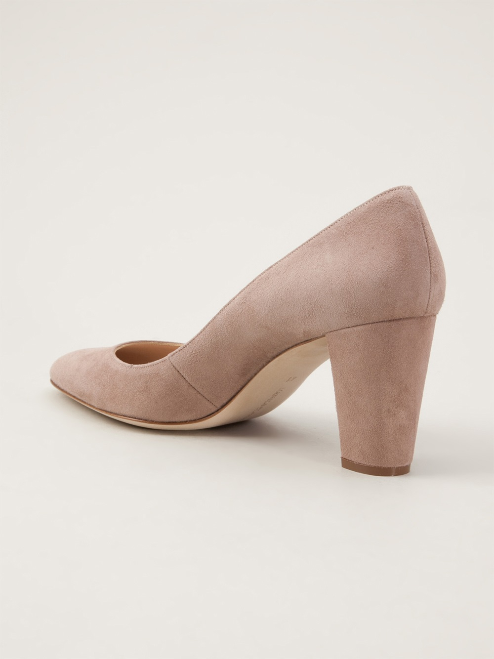 Manolo Blahnik Lisa Pump in Natural | Lyst
