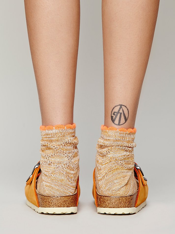orange feet from birkenstocks