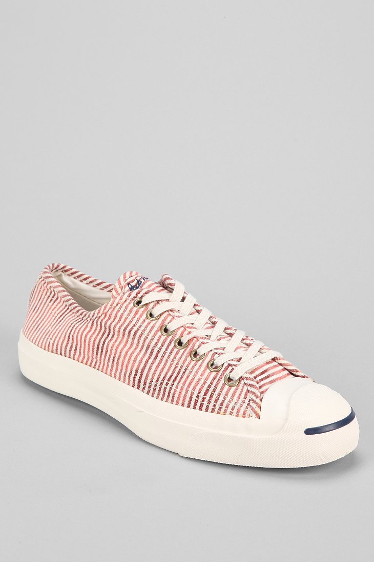 converse with red stripe