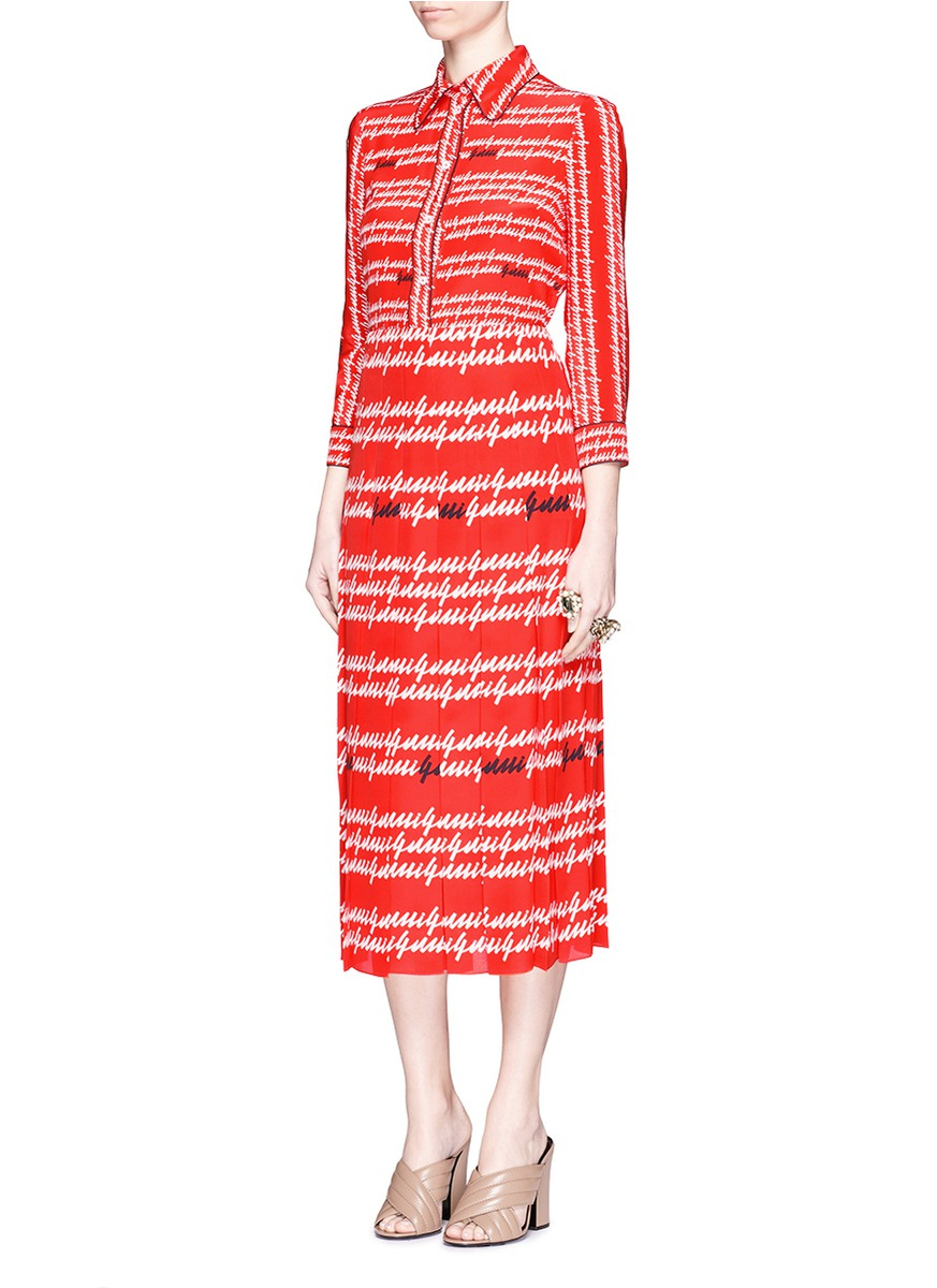 Gucci Cursive Logo Print Silk Midi Skirt in Red | Lyst