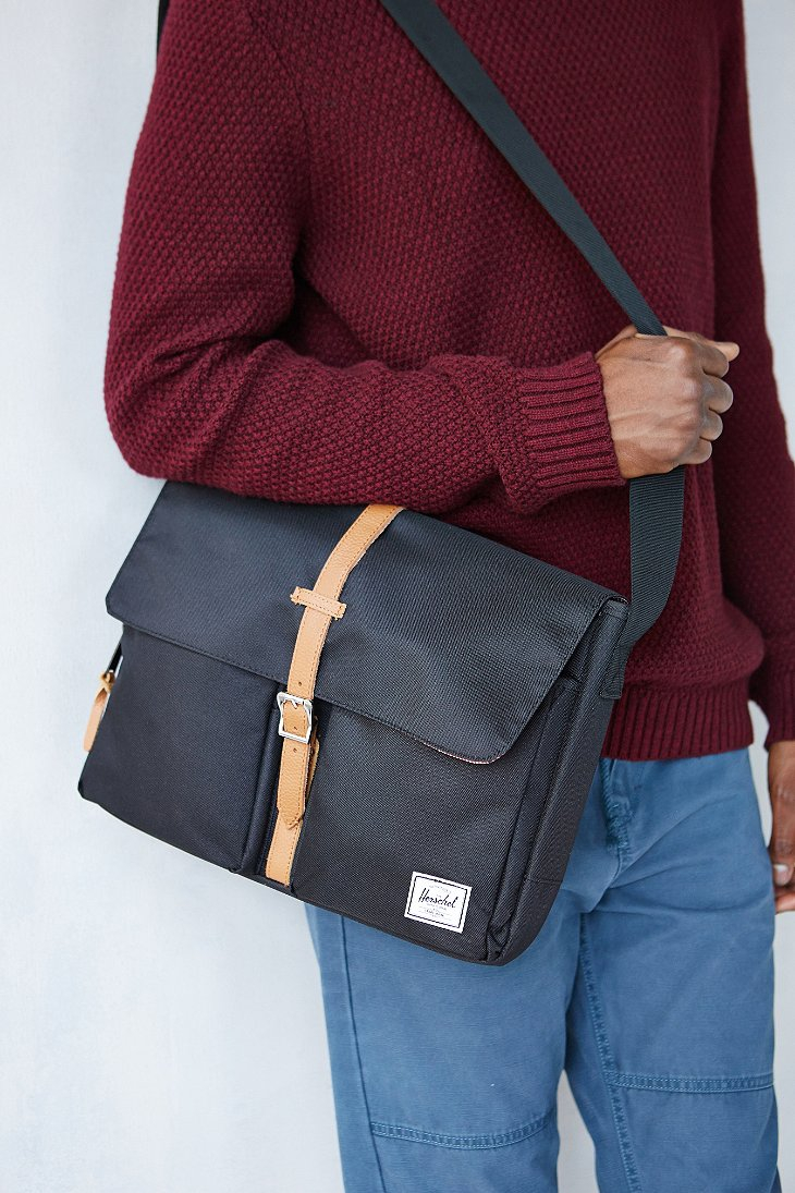 herschel black messenger bag