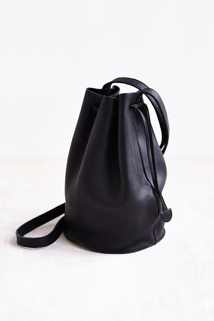 The BAGGU Drawstring Bucket Bag Is a Great Everyday Bag