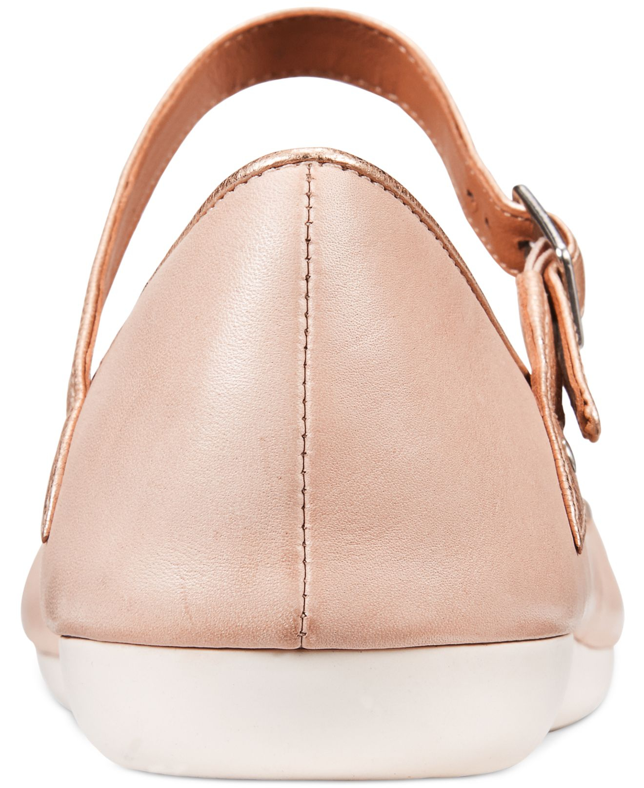 clarks artisan women's feature film flats