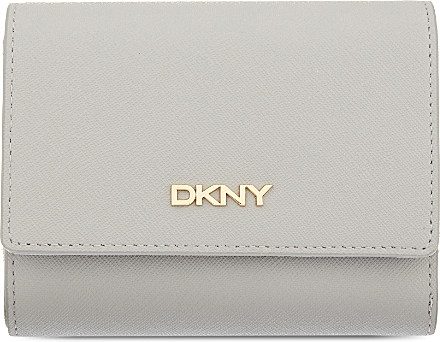 DKNY Small Saffiano Leather Trifold Wallet in Grey (Gray) - Lyst