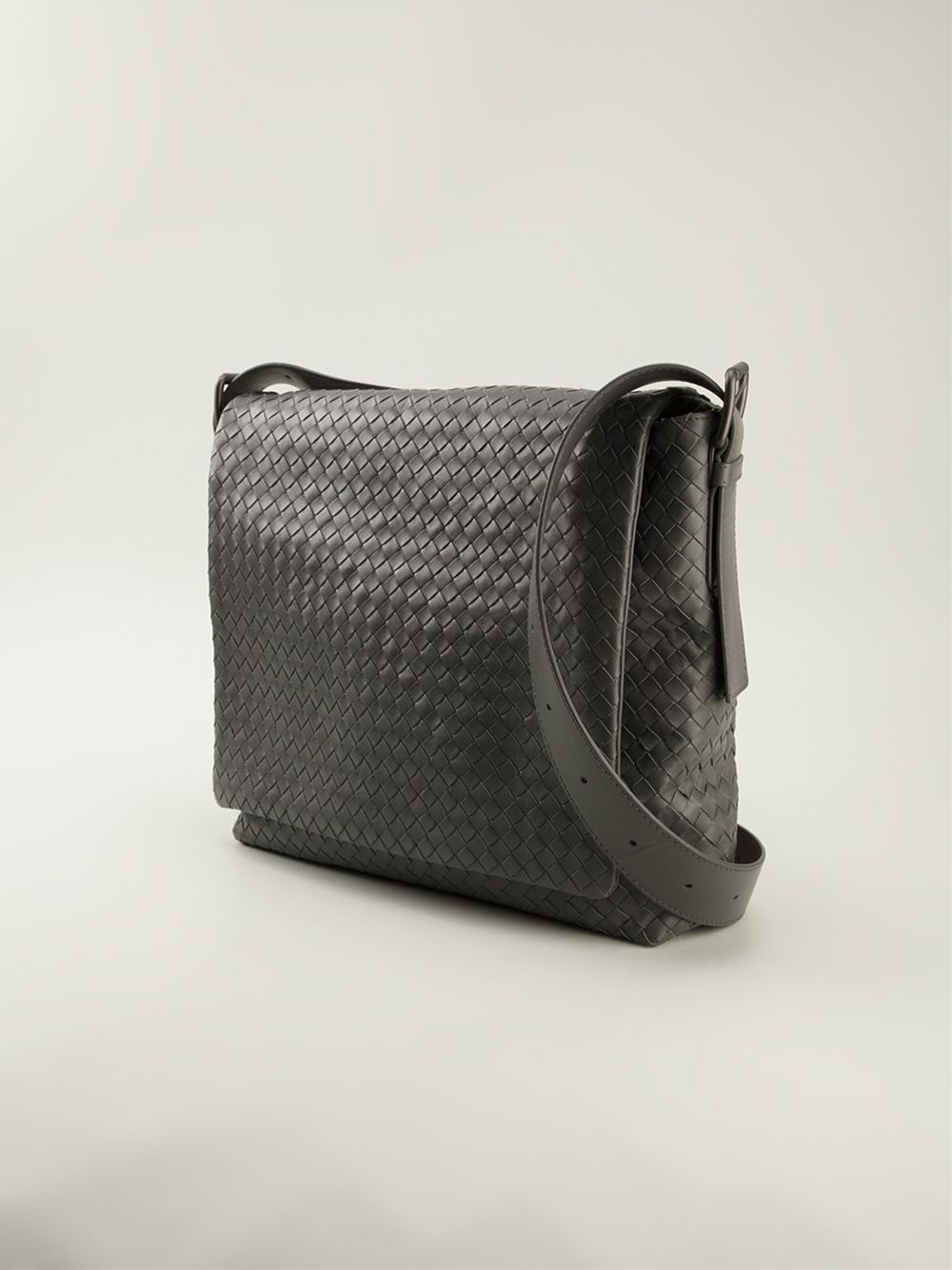 Bottega Veneta Intrecciato Messenger Bag in Grey (Gray) for Men | Lyst