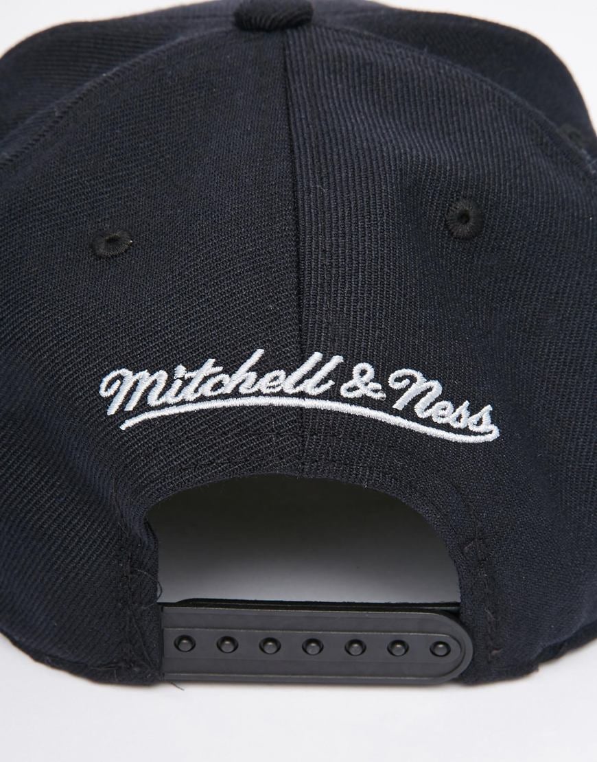 Men's Los Angeles Kings Mitchell & Ness Black/Silver Vintage Script Snapback  Hat