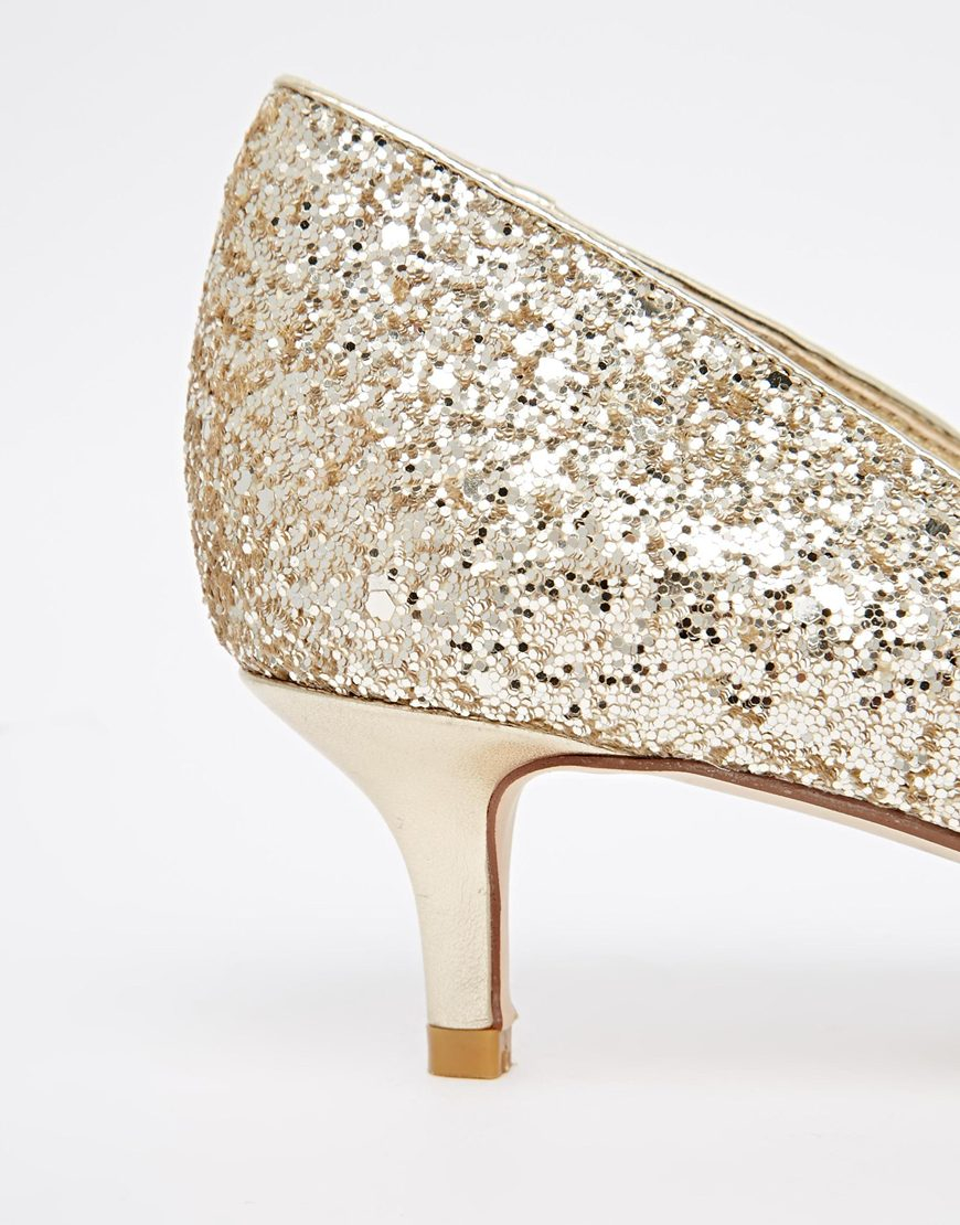 Gold and Black Glitter Pump | Gold shoes heels, Glitter heels outfit, Heels