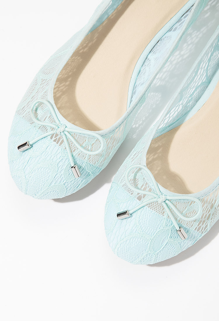 Forever 21 Floral Lace Ballet Flats in 