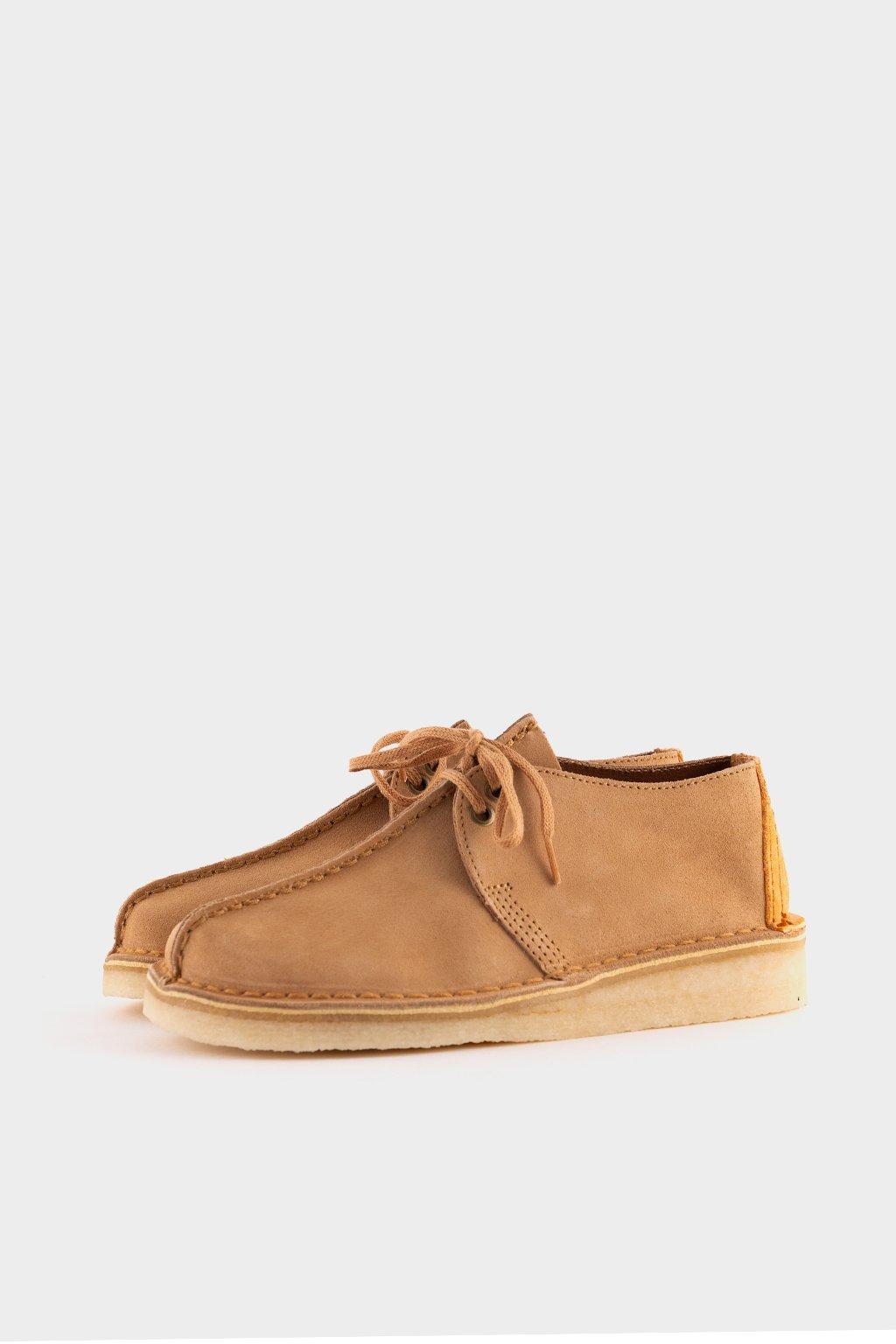 women's clarks desert trek shoes