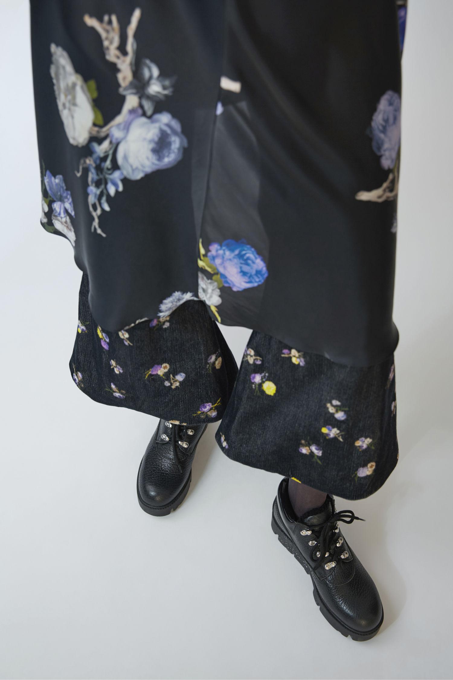 acne tinne black