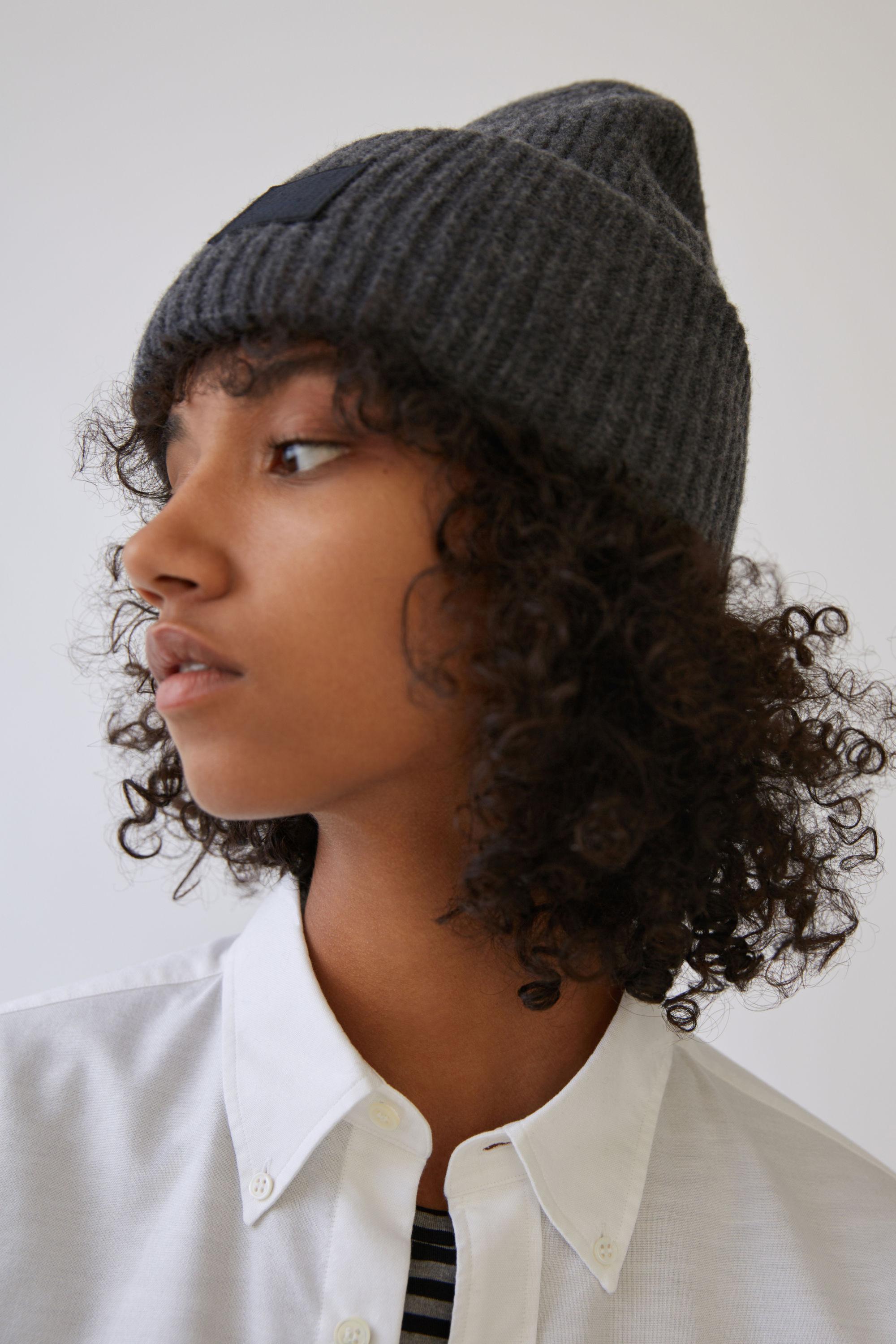 Acne Face-patch Beanie charcoal Grey Melange in Gray |