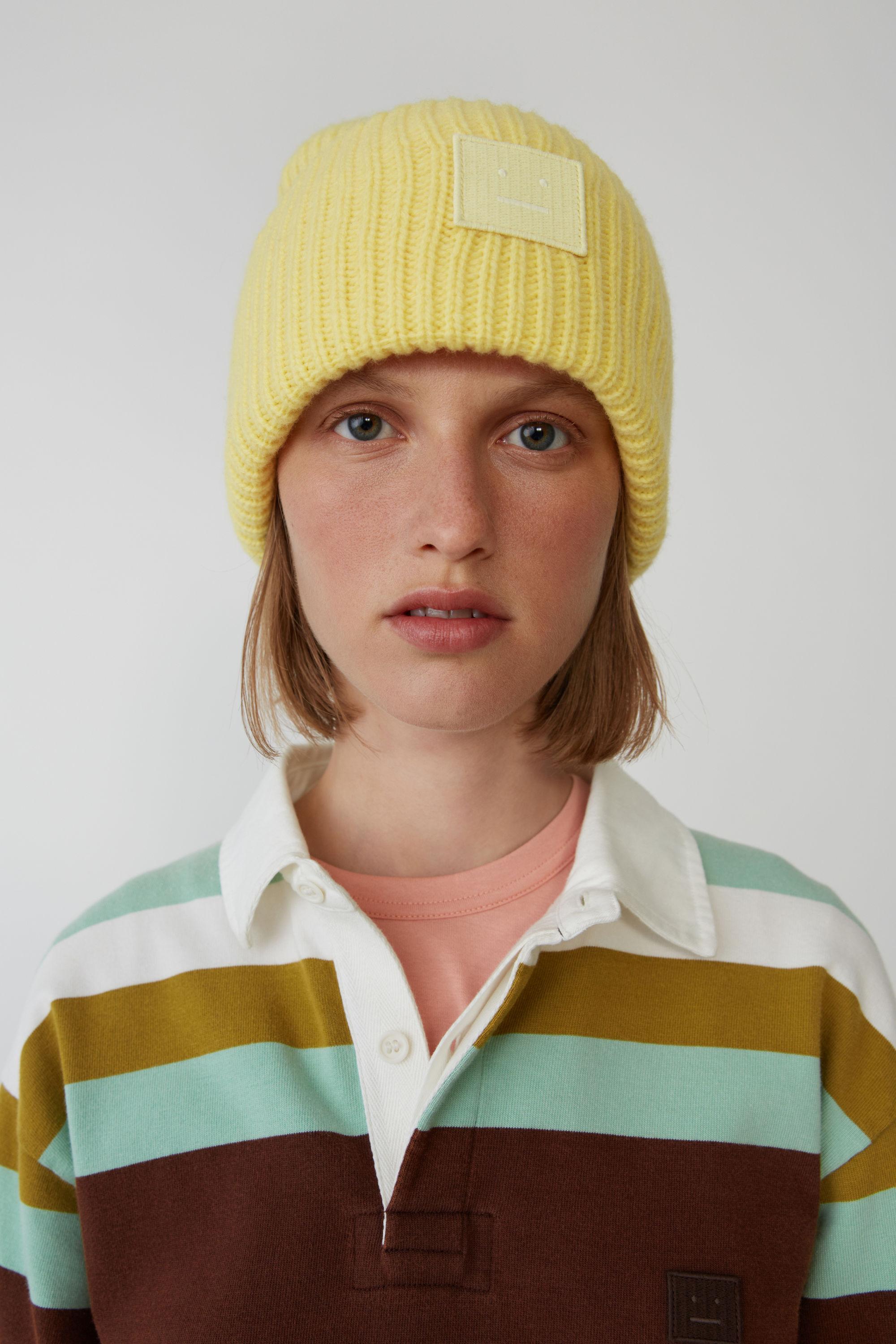Acne beanie rigiht yellow